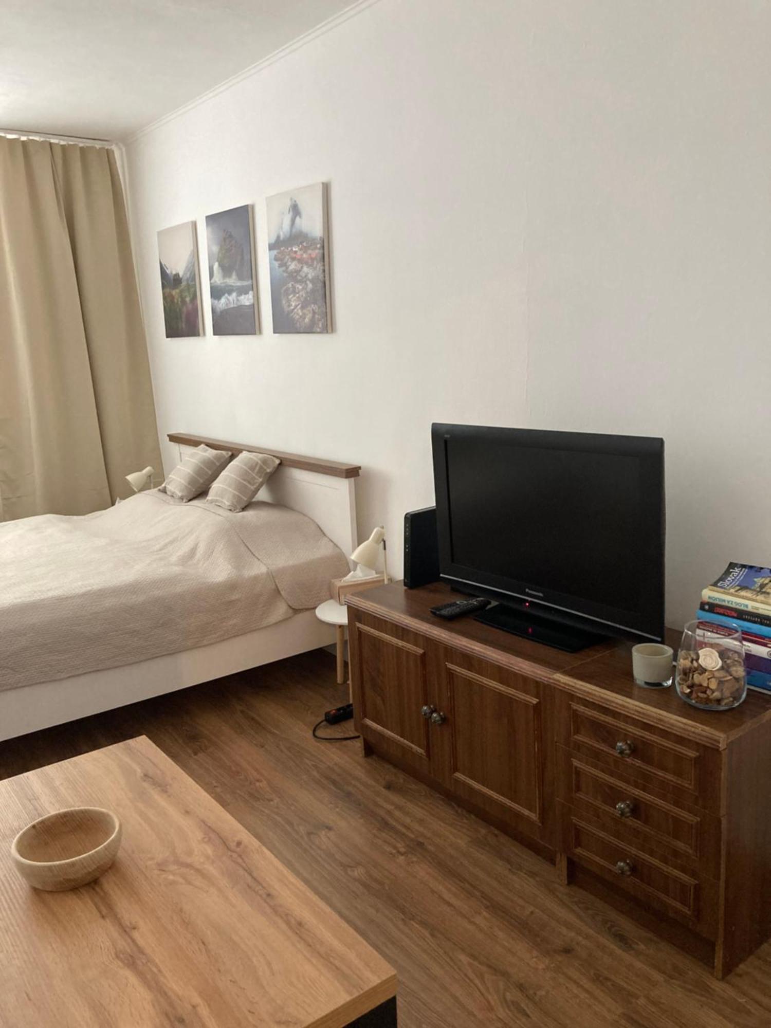Utulny Apartman Blizko Centra Михаловце Экстерьер фото